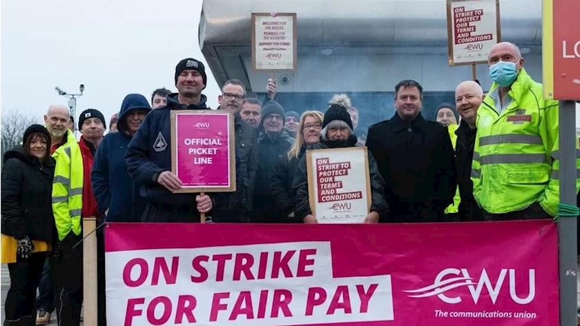 Iranpress: More than 10,000 ambulance workers vote to strike in England and Wales