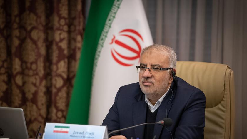 Iranpress: Iran believes an excess of supply in oil market can have a negative impact