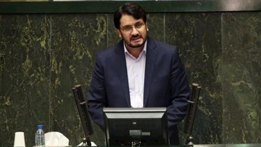 Iranpress: Iranian MPs give vote of confidence to new Road Minister