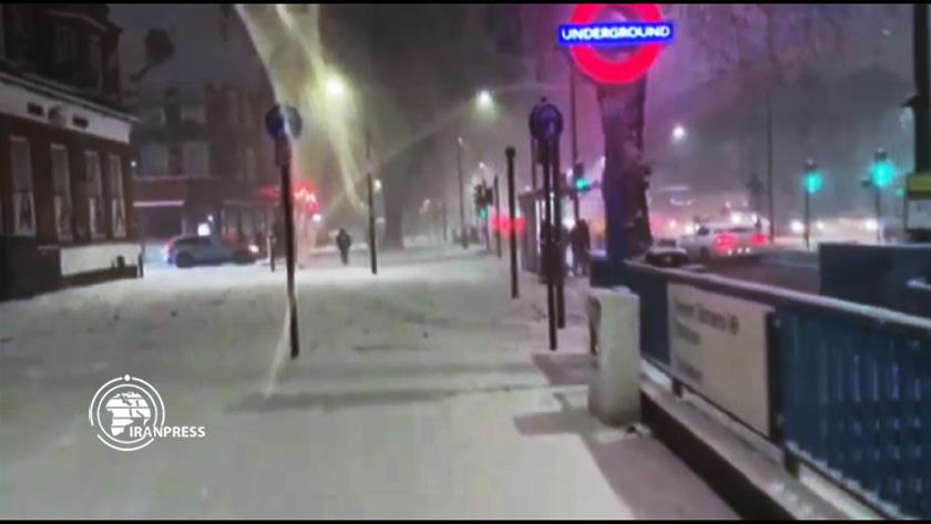 Iranpress: Footage shows heavy snowfall in Britain
