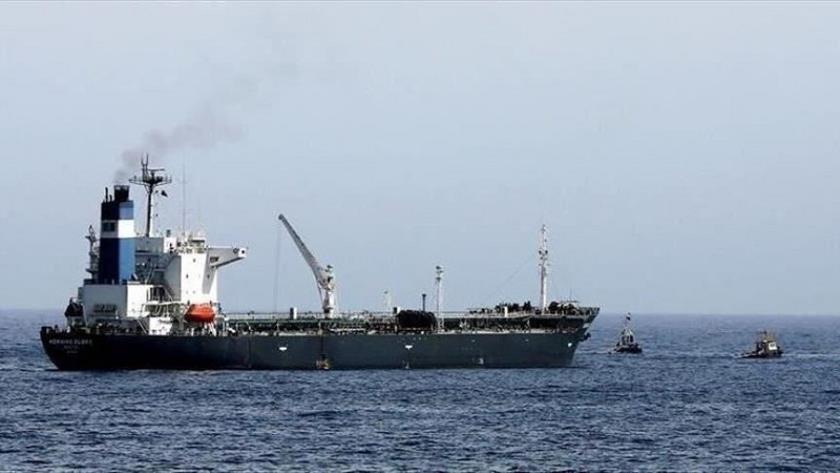 Iranpress: Saudi-led coalition captures 2 Yemeni oil tankers