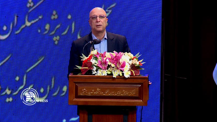 Iranpress: Science Minister: world scientific community has 841Iranians