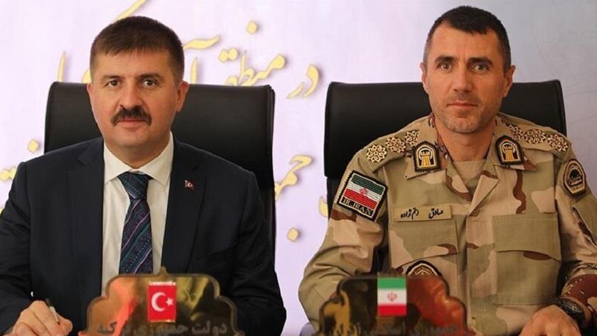 Iranpress: Iran, Türkiye confer on border issues