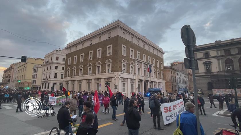 Iranpress: Italians protesting against healthcare system