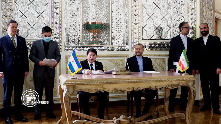 Iranpress: Iran, Nicaragua FMs sign comprehensive cooperation doc.