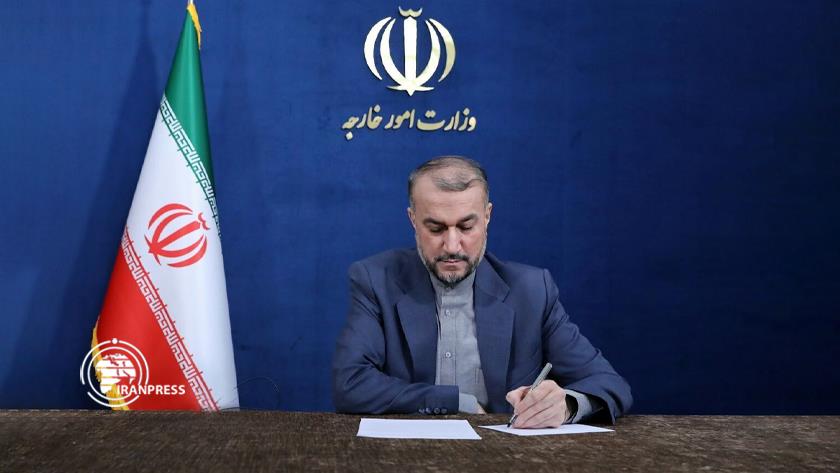 Iranpress: Iranian FM congratulates Qatar’s National Day