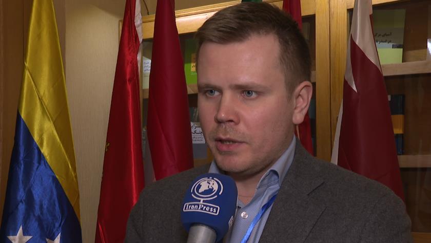 Iranpress: Genius dialogue between Russia and west solution to Ukraine crisis: Russian expert 