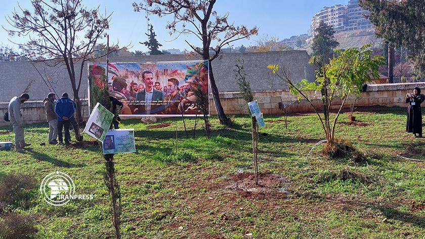 Iranpress: People in Syria