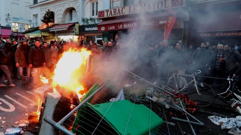 Iranpress: Protesters clash with police after fatal Paris shooting
