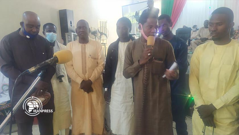 Iranpress: Nigerian Muslim Youth visit churches, distribute Iran