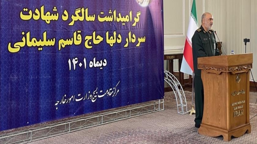 Iranpress: We don’t threat, but defend out interests: chief commander of IRGC