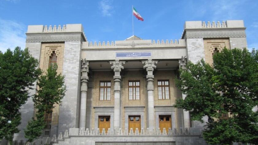 Iranpress: Iran to close French institute over Charlie Hebdo