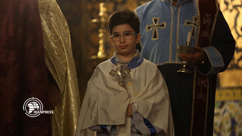 Iranpress: Armenians celebrate Christmas in Vank Church, Isfahan