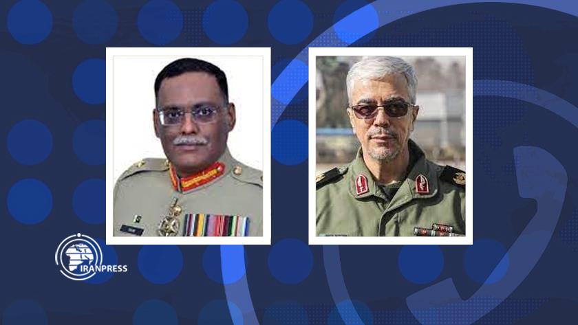 Iranpress: Gen. Bagheri calls on Pakistan to increase border guard on border with Iran