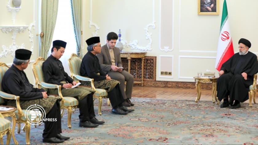 Iranpress: Deepening ties with Islamic countries priority of Iran: Raisi