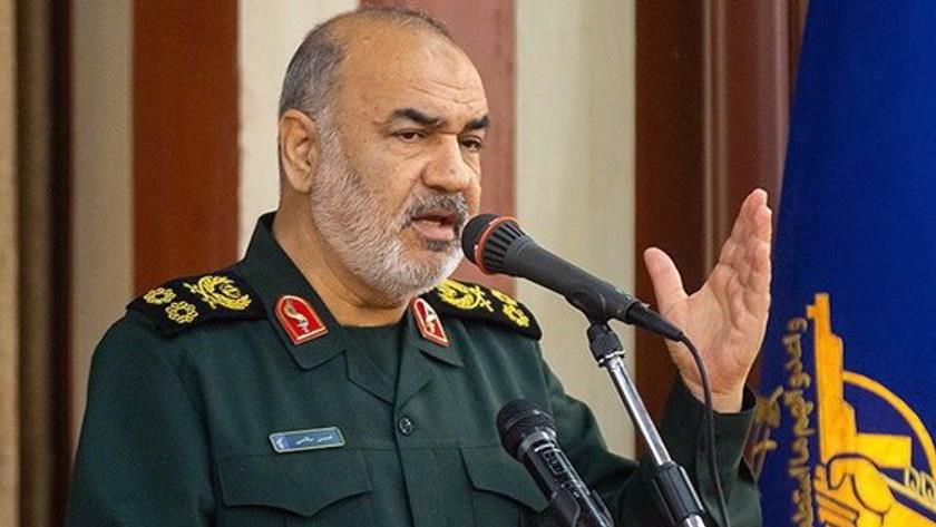 Iranpress: IRGC Cmdr. : French should learn from Rushdi