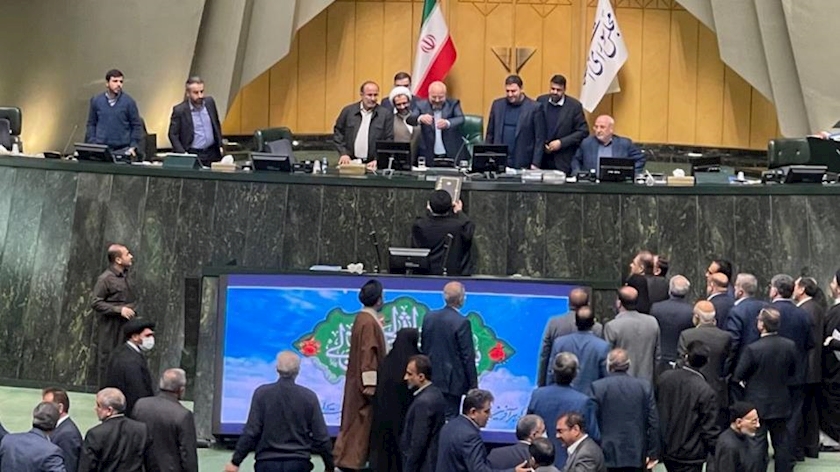 Iranpress:  Iran Parliament open session underway to discuss budget bill