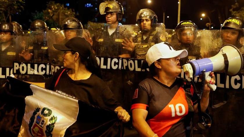 Iranpress: Thousands march in Peru capital demanding president step down