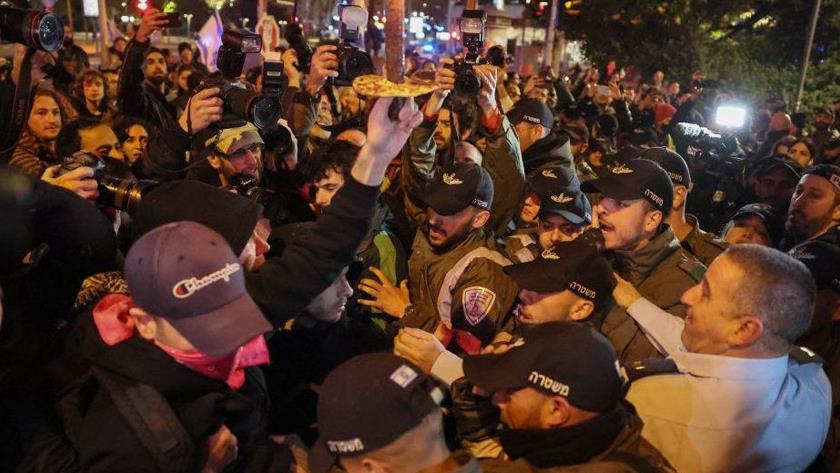 Iranpress: Israeli troops attack Israeli protesters