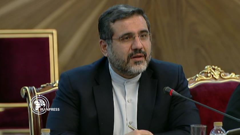 Iranpress: Iranian women active in high management levels