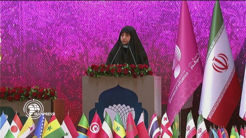 Iranpress: Women play key role to fight occupation, oppression