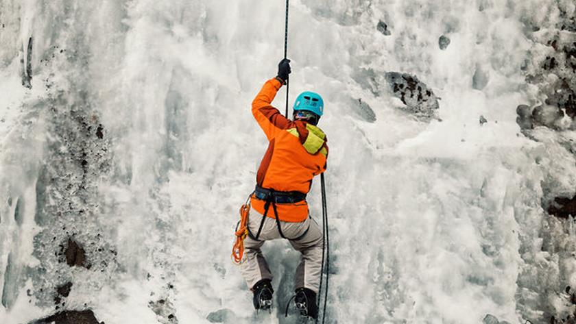 Iranpress: Iranian athlete wins silver at Ice Climbing World Cup