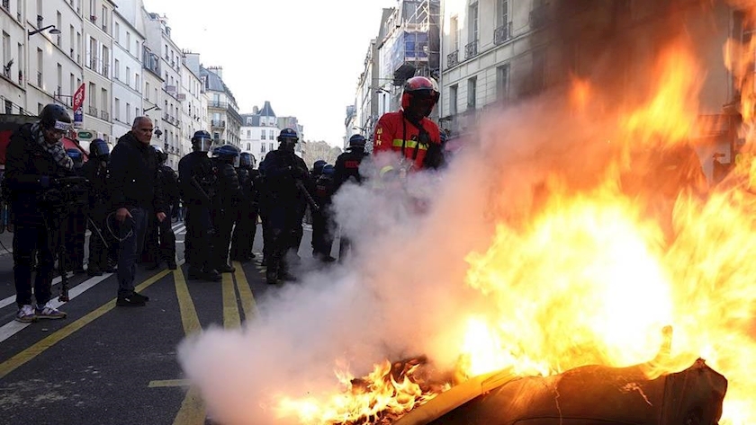 Iranpress: Riots break out in Paris as youth protest against pension reform