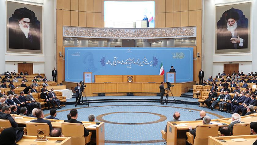 Iranpress: Iran is exporter of vaccine today: President Raisi