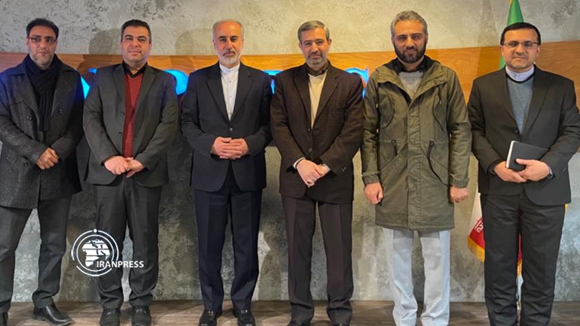 Iranpress: MFA Spox. visits Iran Press