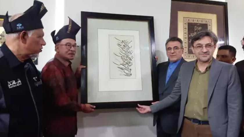 Iranpress: Prime Minister of Malaysia visits Iran