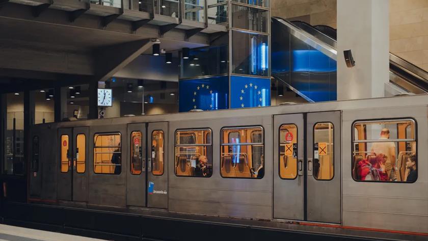 Iranpress: 3 injured in knife attack at Brussels metro station