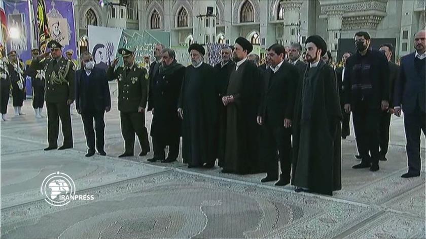 Iranpress: President Raisi renews allegiance with Imam Khomeini ideals