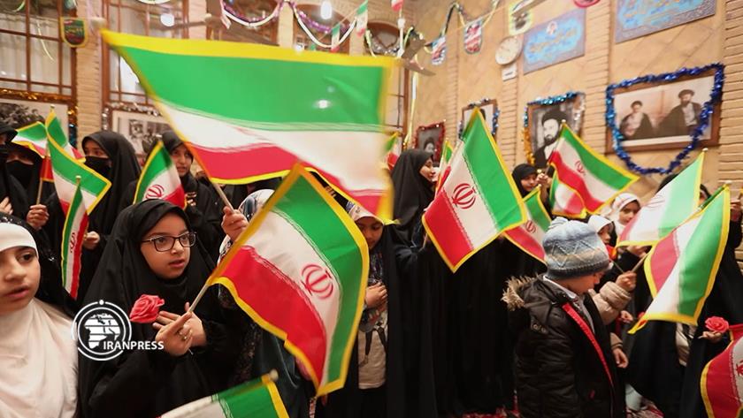 Iranpress: Iraqi Students renew allegiance with Late Imam