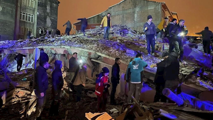 Iranpress: Hundreds feared dead in powerful earthquake in Türkiye, Syria