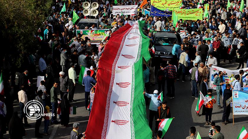Iranpress: People in southern Iran marks 44th victory of Islamic Revolution