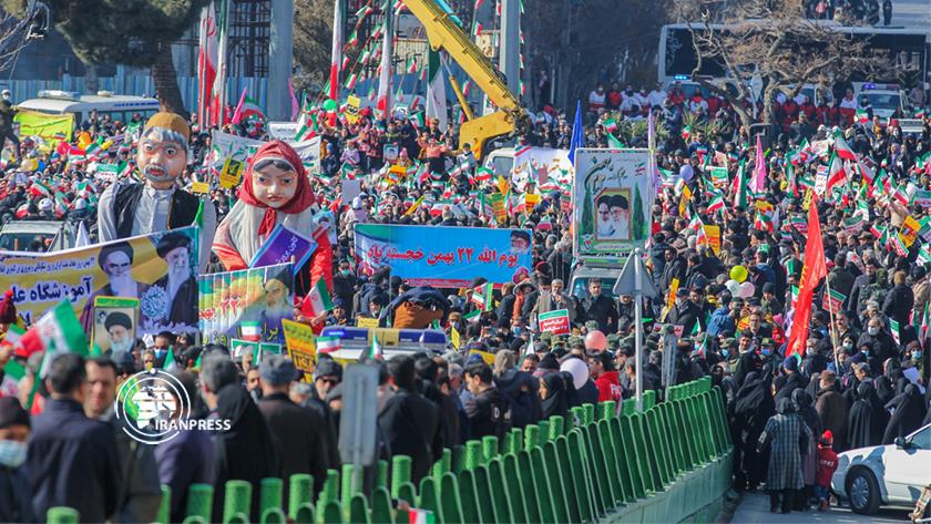 Iranpress: 22 Bahman rally in central province of Arak