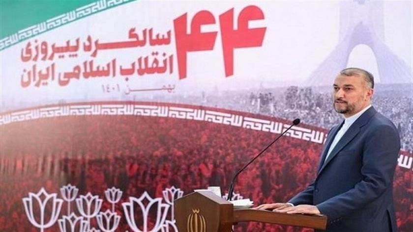 Iranpress: FMs congratulate on anniversary of Islamic Revolution