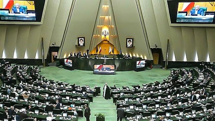 Iranpress: Iran Parliament Economic Commission ready to co-op with Raisi administration