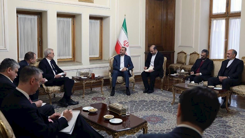 Iranpress: FM emphasizes deepening Iran-Russia ties