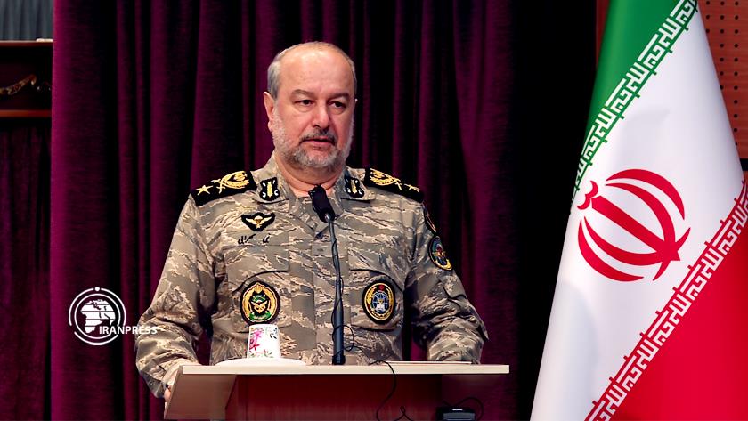 Iranpress: Ceremony held in Tehran to honor Iranian martyrs