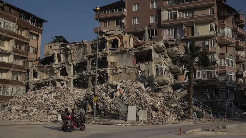 Iranpress: Turkey arrests nearly 200 people over collapsed buildings in earthquakes