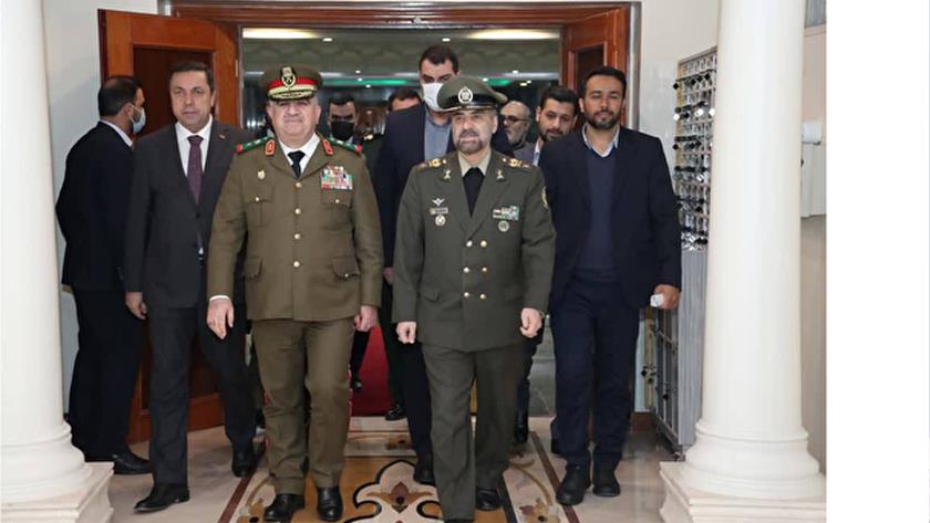 Iranpress: Iran, Syria confer on boosting military ties