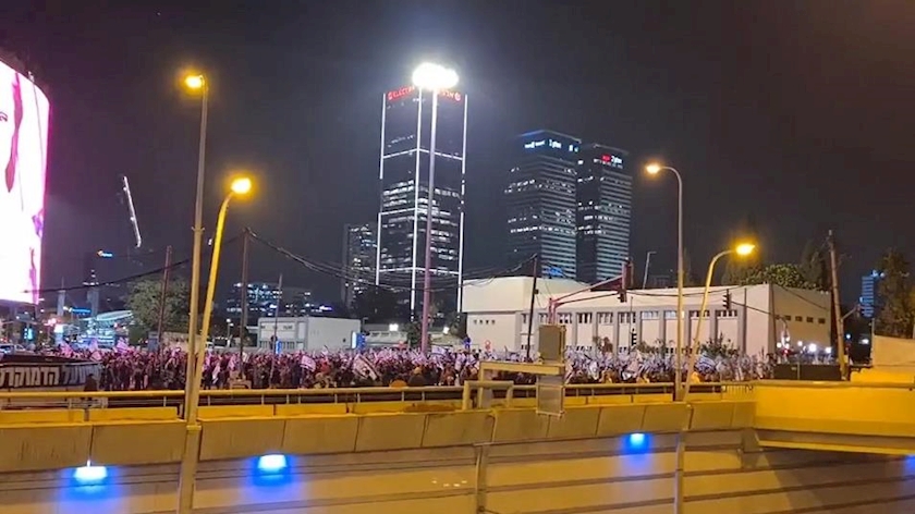 Iranpress: Anti-Netanyahu demonstrators rally in Tel Aviv