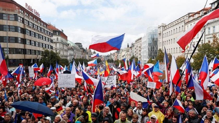 Iranpress: Thousands gather in Prague for anti-government protest