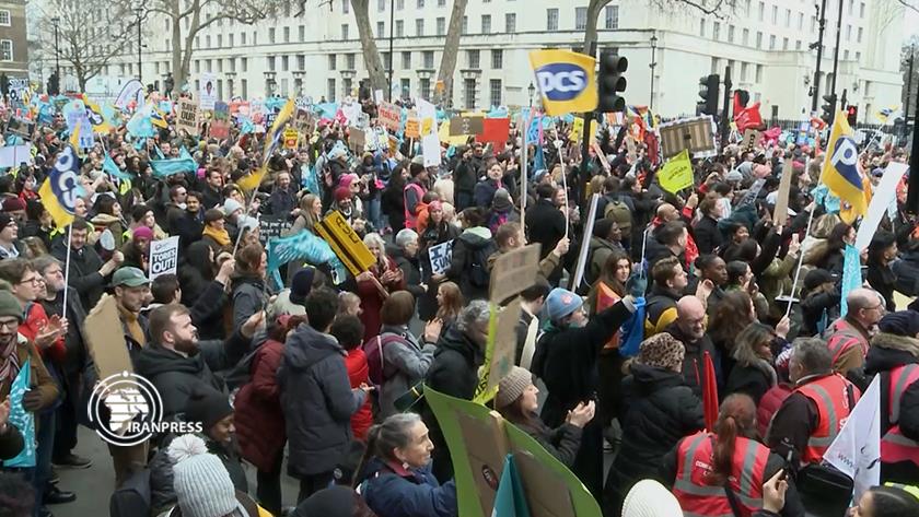 Iranpress: People take to UK streets to protest price hikes