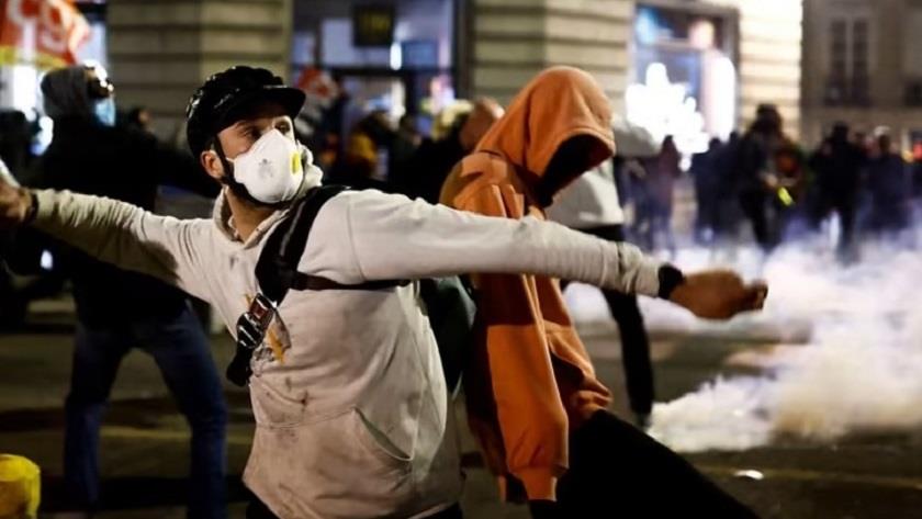 Iranpress: Police clash with protesters against pension reform in Paris