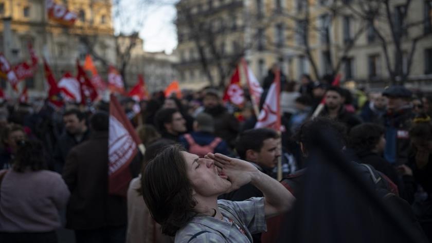 Iranpress: At least 71 detained during protests in Paris