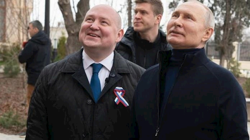 Iranpress: Putin visits Mariupol after ICC