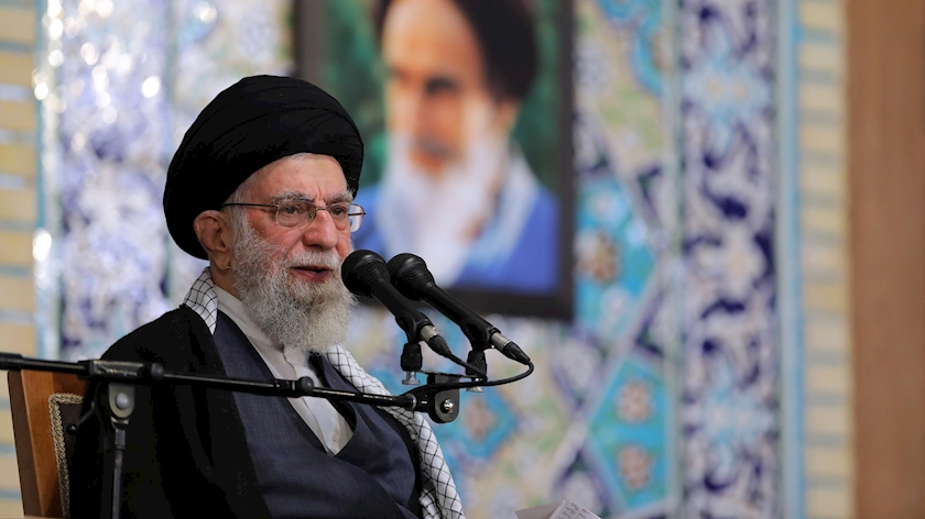 Iranpress: Leader: Enemies want to change our identity