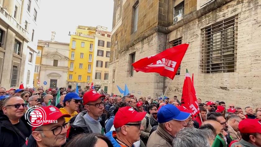 Iranpress: Economic crisis in Italy behind workers